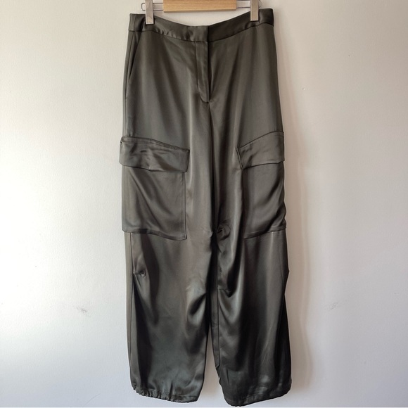 Babaton Pants - Babaton (Aritzia) Satin Cargo Pants in Olive Green – Size 8